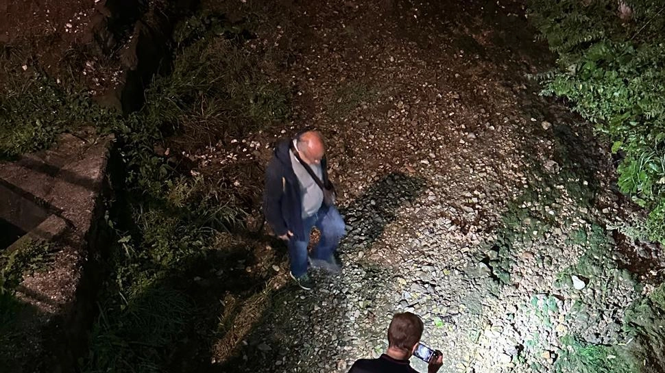 Nel mirino della protesta i termini della concessione d’uso del bacino fluviale . Chiamati i carabinieri forestali. "Uno scempio nella totale assenza di controlli". Nel mirino della protesta i termini della concessione d’uso del bacino fluviale . Chiamati i carabinieri forestali. "Uno scempio nella totale assenza di controlli".