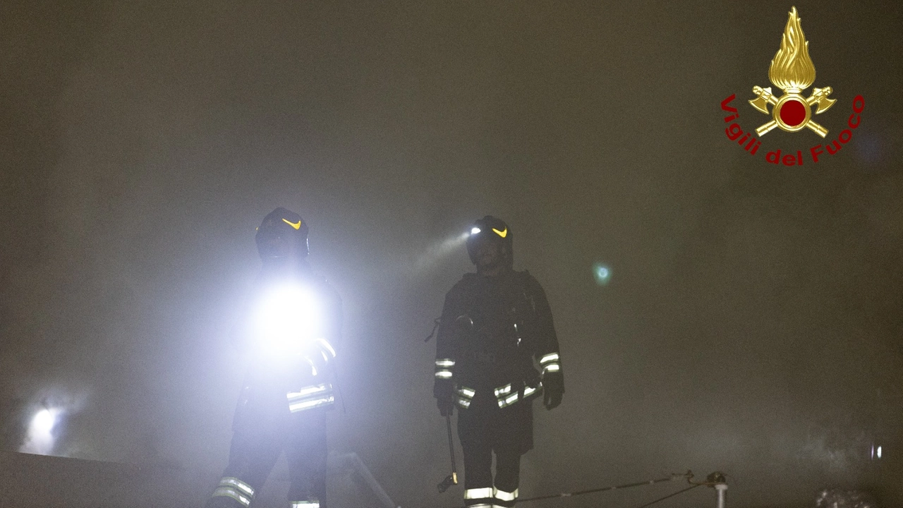 Firenze, a fuoco il tetto del Viper