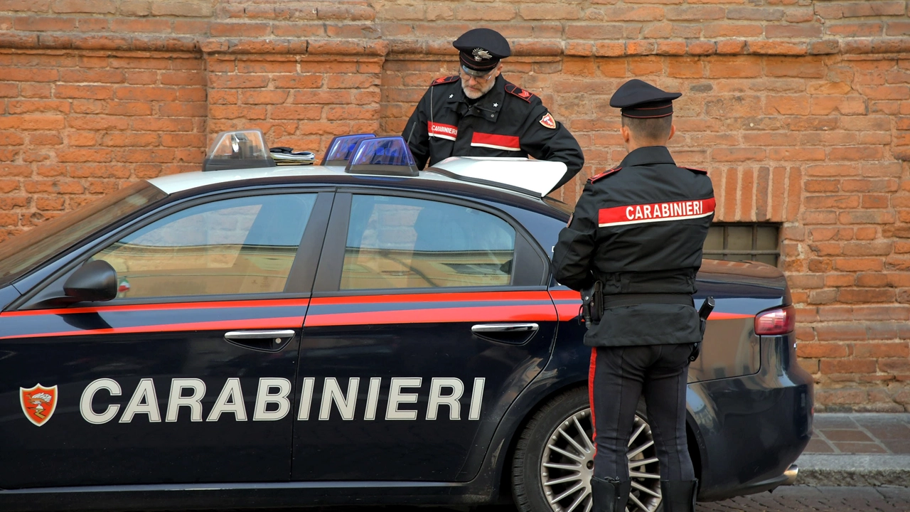 Un'auto dei carabinieri (Foto di repertorio)