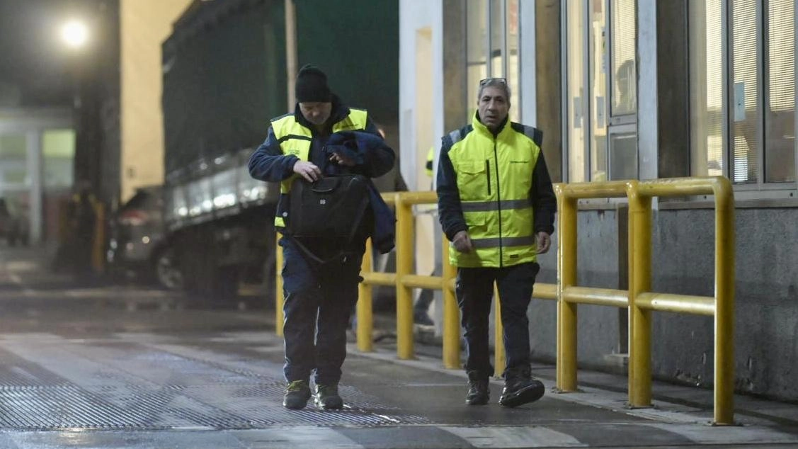 Il piazzale della ditta di Capannori dove si è consumata la tragedia Il piazzale della ditta di Capannori dove si è consumata la tragedia