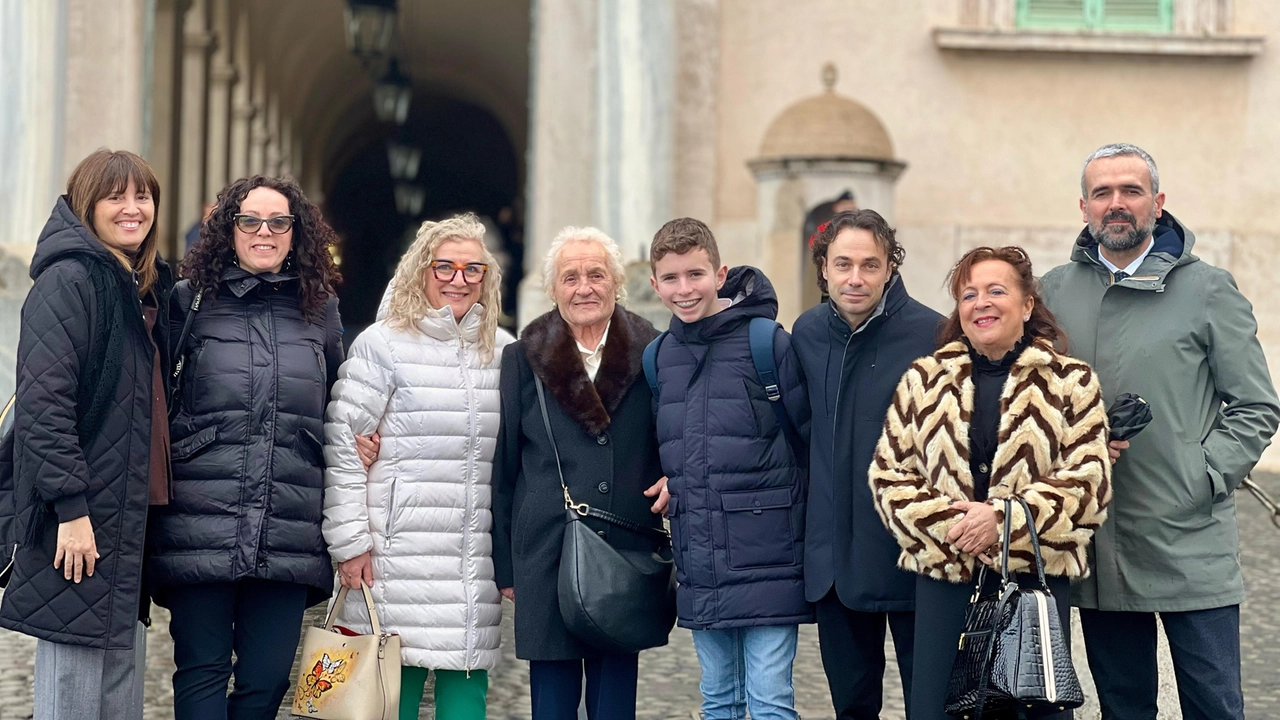 Vittoria Tognozzi con la famiglia, il senatore Parrini e la sindaca Donnini Vittoria Tognozzi con la famiglia, il senatore Parrini e la sindaca Donnini