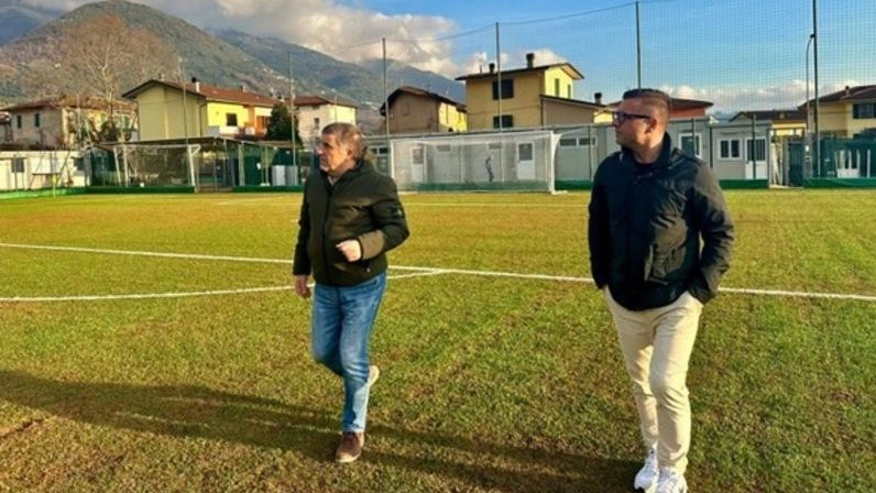 L’assessore ai lavori pubblici Graziano Dalle Luche al campo di via Fonda