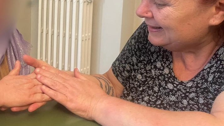Il racconto della 57enne Oss di Calcinaia che ha superato ogni ostacolo "Ritrovarmi faccia a faccia con Donatella è stata un’emozione indescrivibile". Il racconto della 57enne Oss di Calcinaia che ha superato ogni ostacolo "Ritrovarmi faccia a faccia con Donatella è stata un’emozione indescrivibile".
