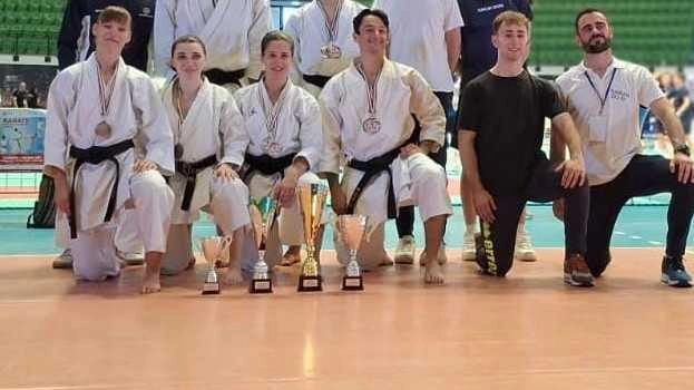 Gli atleti della Junkan Dojo con Niccolai Gli atleti della Junkan Dojo con Niccolai