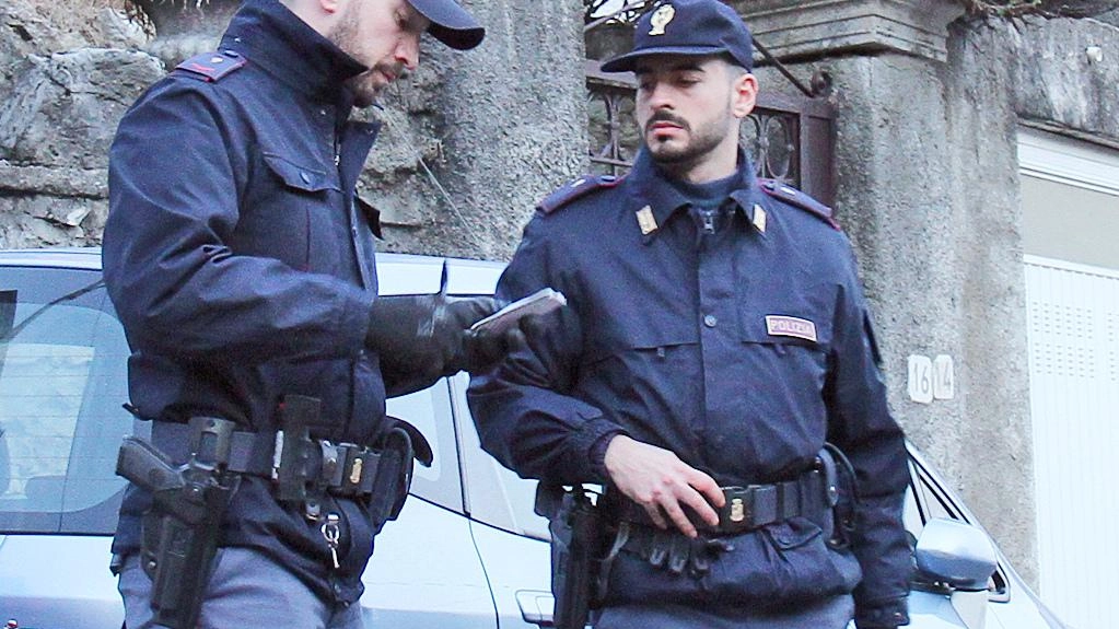 Il 68enne ieri è comparso davanti al gip. Convalidato l’arresto in carcere. Una delle vittime è minorenne, l’altra ha 30 anni. Le indagini proseguono. Il 68enne ieri è comparso davanti al gip. Convalidato l’arresto in carcere. Una delle vittime è minorenne, l’altra ha 30 anni. Le indagini proseguono.