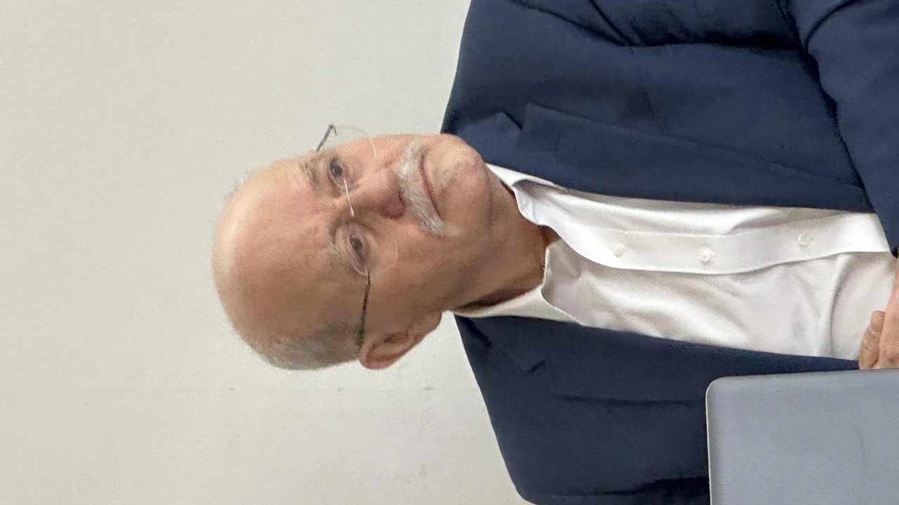 Il dottor Maurizio Pozzi è segretario provinciale FIMMG Siena, Federazione dei medici di medicina generale e presidente Coop Medici 2000 Il dottor Maurizio Pozzi è segretario provinciale FIMMG Siena, Federazione dei medici di medicina generale e presidente Coop Medici 2000