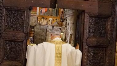 https://www.lanazione.it/image-service/view/acePublic/alias/contentid/OTkyMDBhZTctMTFjMi00/0/la-festa-del-perdono-di-assisi-emozioni-alla-porziuncola-questa-e-la-nostra-vera-pace.jpeg?f=16:9&w=1200&h=630