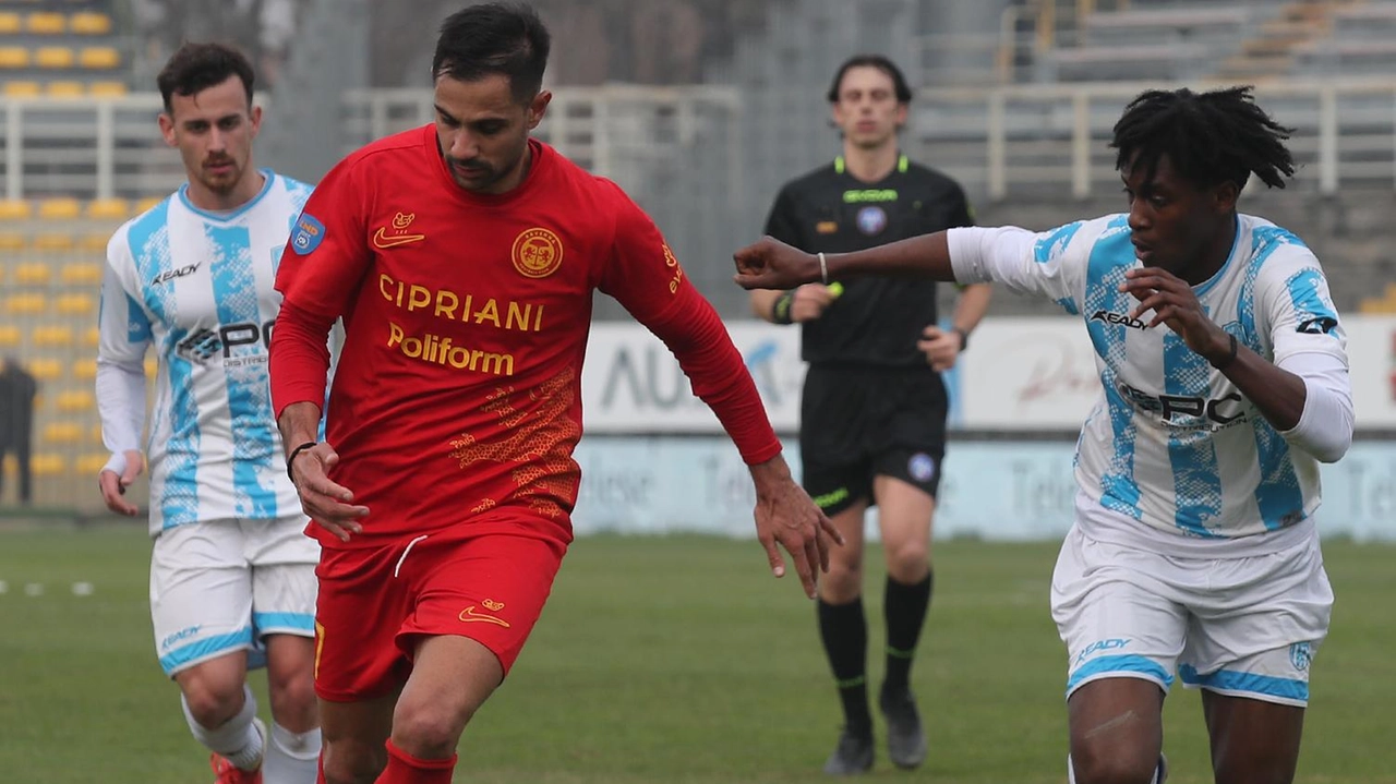 Luca Di Renzo ha segnato 15 gol in 37 presenze con la maglia del Ravenna Luca Di Renzo ha segnato 15 gol in 37 presenze con la maglia del Ravenna