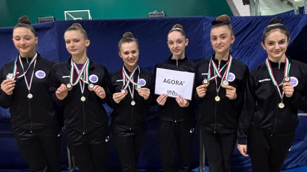 Le ginnaste della sezione ritmica della «Asd Agorà» di Poggio a Caiano dopo lo svolgimento delle gare. La loro direttrice tecnica è Chiara Camuffo Le ginnaste della sezione ritmica della «Asd Agorà» di Poggio a Caiano dopo lo svolgimento delle gare. La loro direttrice tecnica è Chiara Camuffo