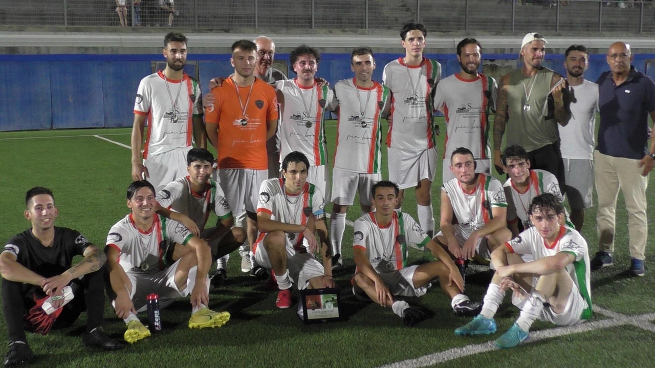 Successo della prima edizione della kermesse con un derby molto sentito. L’emozione della famiglia. "Bella iniziativa, ringraziamo gli organizzatori". Successo della prima edizione della kermesse con un derby molto sentito. L’emozione della famiglia. "Bella iniziativa, ringraziamo gli organizzatori".
