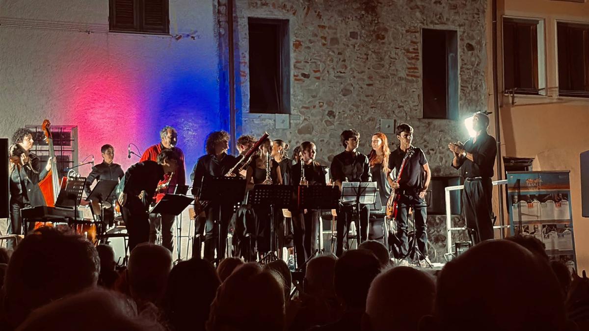 https://www.lanazione.it/image-service/view/acePublic/alias/contentid/OTljYWRhMzUtMjI2NS00/0/omaggio-a-ennio-morricone-andato-in-scena-a-brugnato.jpeg?f=1.90:1&w=1200