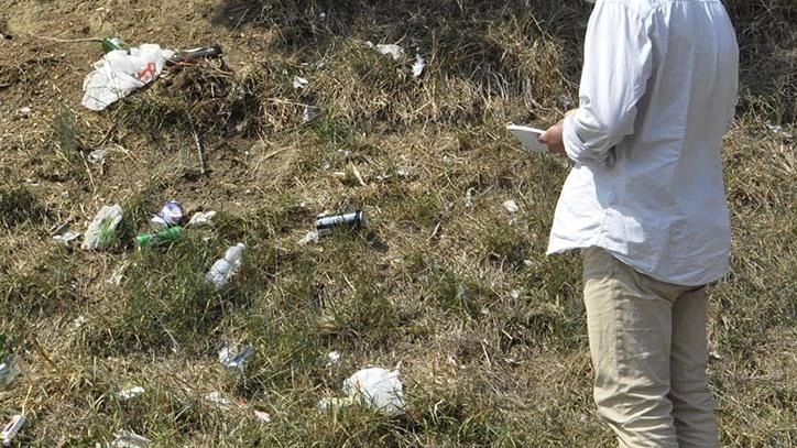 Allarme rifiuti nell’area verde