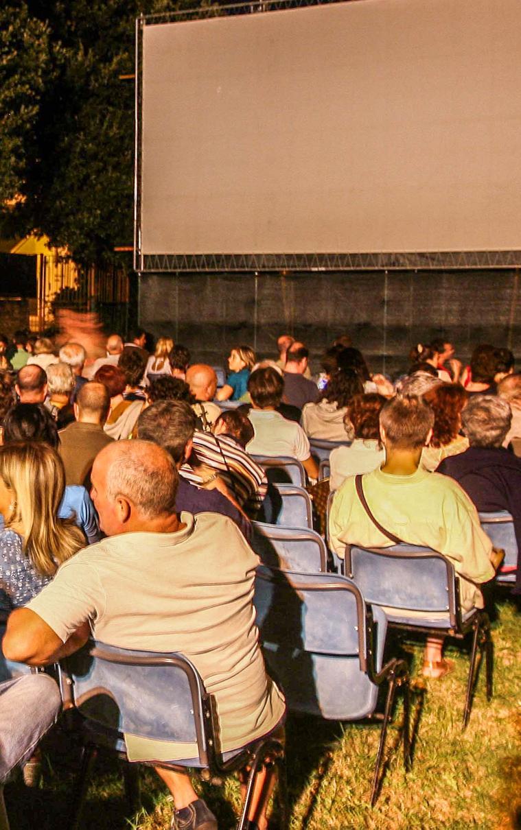 https://www.lanazione.it/image-service/view/acePublic/alias/contentid/OTllOTgyOTUtMTMzYy00/0/acciaiolo-torna-il-cinema-allaperto-debutto-il-9-luglio.jpeg