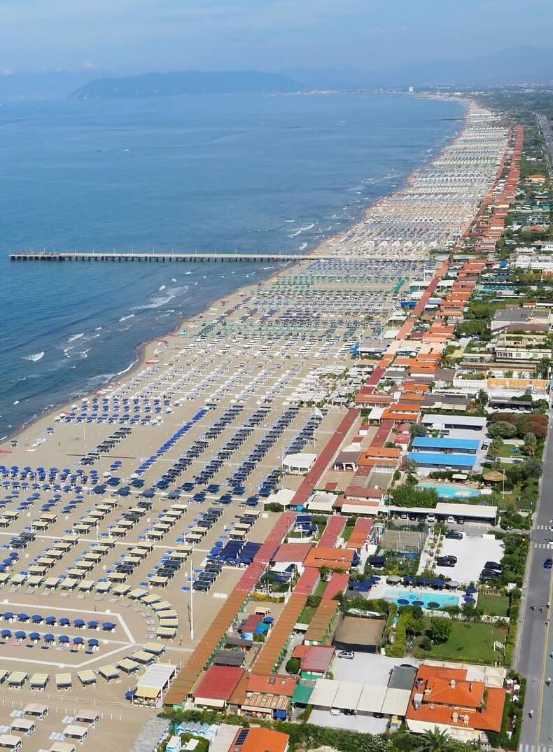 https://www.lanazione.it/image-service/view/acePublic/alias/contentid/OTlmM2EwZjMtNGMyZC00/0/prezzi-spiaggia-comunale-sono-in-linea-col-passato.jpeg