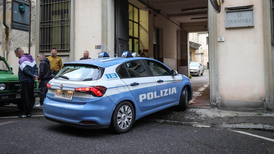 Nei guai con 17 kg di marijuana. Soldi e droga nascosti nella cantina Nei guai con 17 kg di marijuana. Soldi e droga nascosti nella cantina