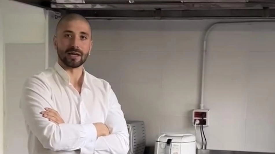 Edoardo Carli, ex presidente del circolo, nella. cucina della nuova tortelleria Edoardo Carli, ex presidente del circolo, nella. cucina della nuova tortelleria