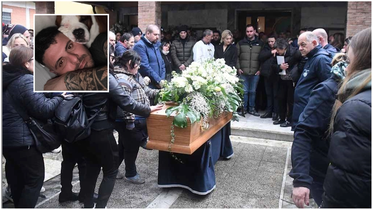 I funerali di Lorenzo Bertanelli a Massa (Foto Nizza)