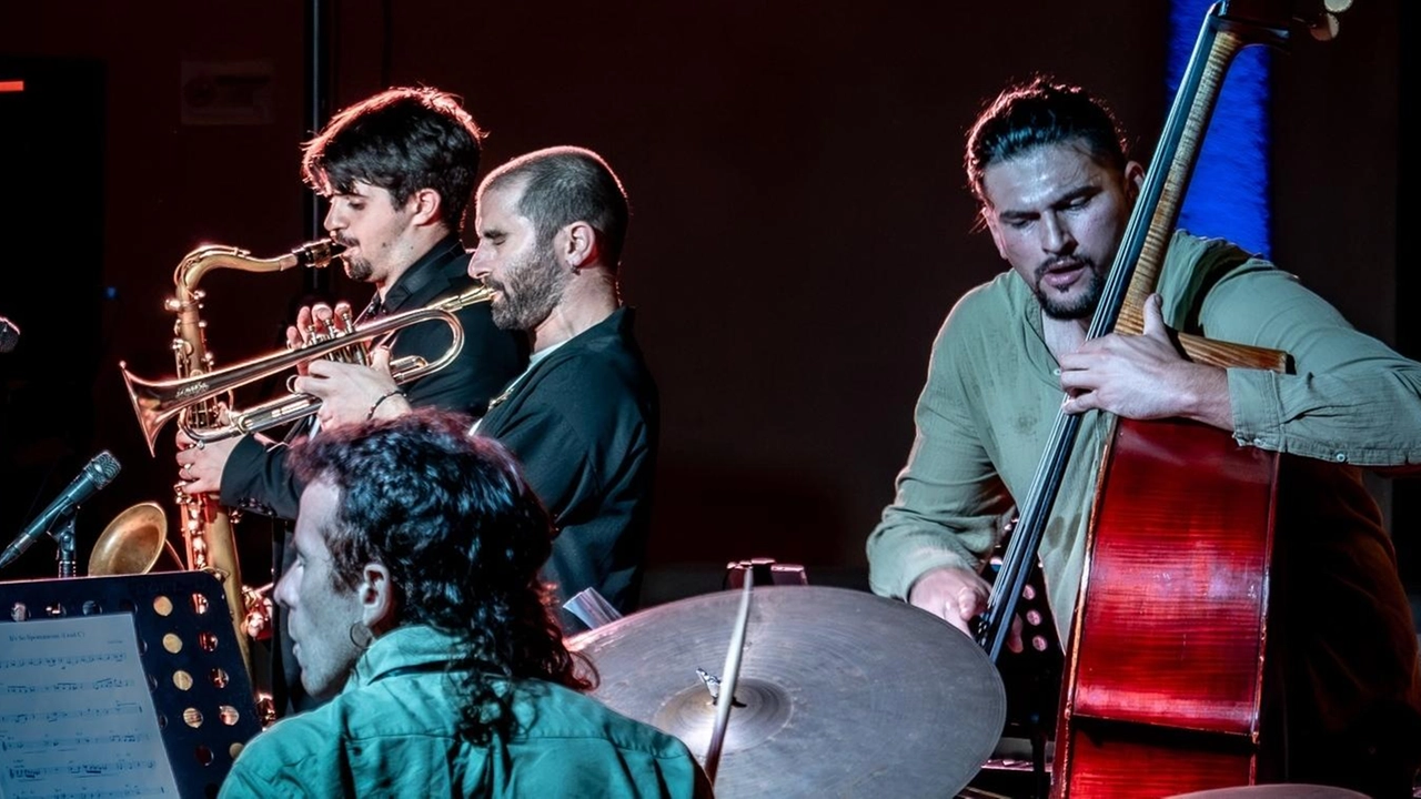 Il gruppo nato nel 2016 porterà sul palco un mix tropicale di musica popolare, jazz e pop