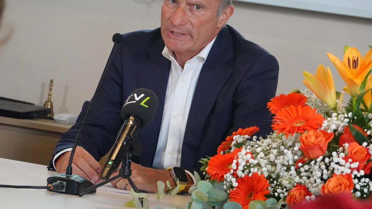 L’imprenditore Sergio Iorio si è preso l’impegno di far ripartire la Pistoiese dopo il tonfo dell’esclusione a campionato in corso sotto la gestione De Simone L’imprenditore Sergio Iorio si è preso l’impegno di far ripartire la Pistoiese dopo il tonfo dell’esclusione a campionato in corso sotto la gestione De Simone