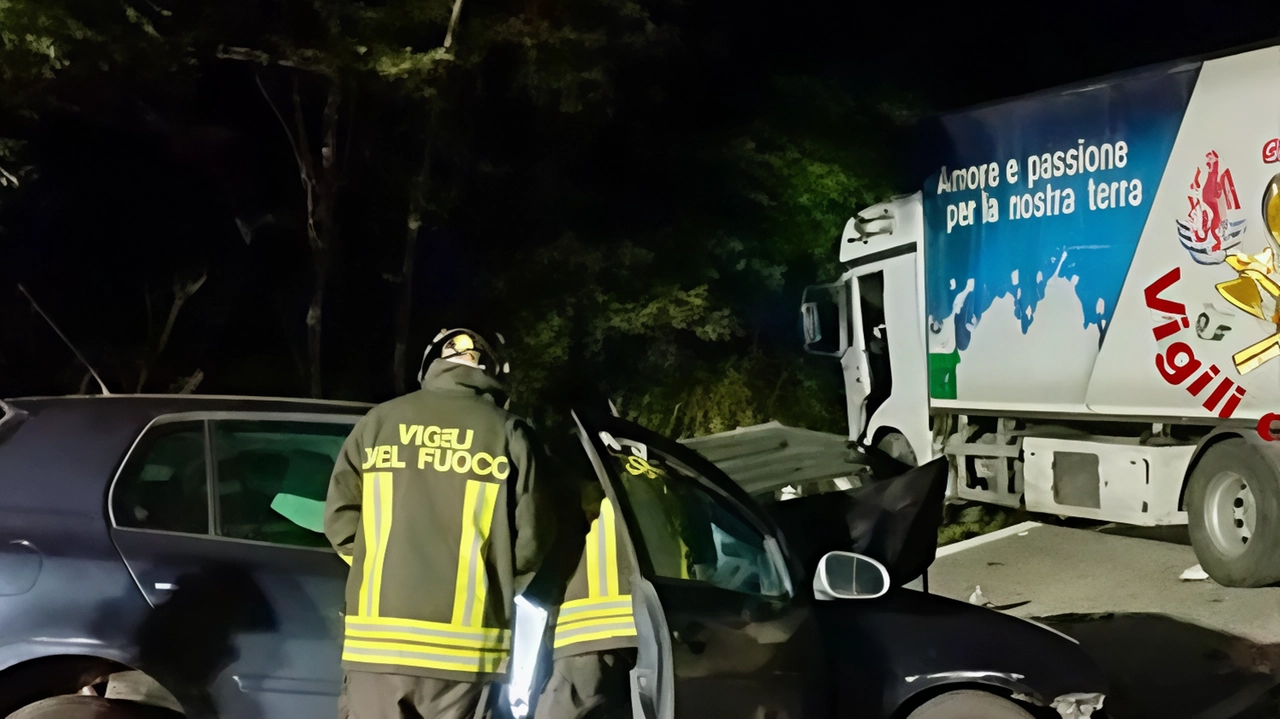 Grave incidente sulla SS 685 Valnerina: un uomo di 69 anni perde la vita in uno scontro con un furgone. Un ferito trasportato in ospedale. Indagini in corso. Grave incidente sulla SS 685 Valnerina: un uomo di 69 anni perde la vita in uno scontro con un furgone. Un ferito trasportato in ospedale. Indagini in corso.