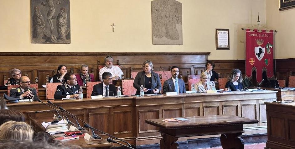 Attivato anche ad Arezzo il “servizio regionale per le emergenze e le urgenze sociali” Attivato anche ad Arezzo il “servizio regionale per le emergenze e le urgenze sociali”