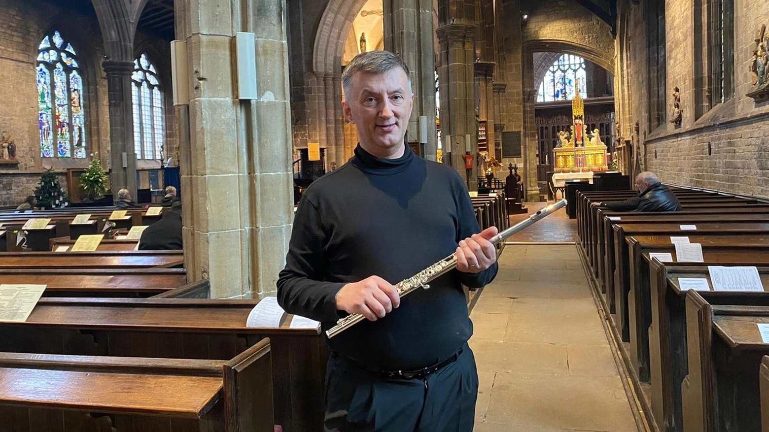 Il professor Marco Baragli, musicista e filosofo aretino, si esibisce in importanti eventi musicali in Inghilterra e intraprende il percorso per diventare sacerdote anglicano, dopo aver abbandonato l'insegnamento della religione cattolica.