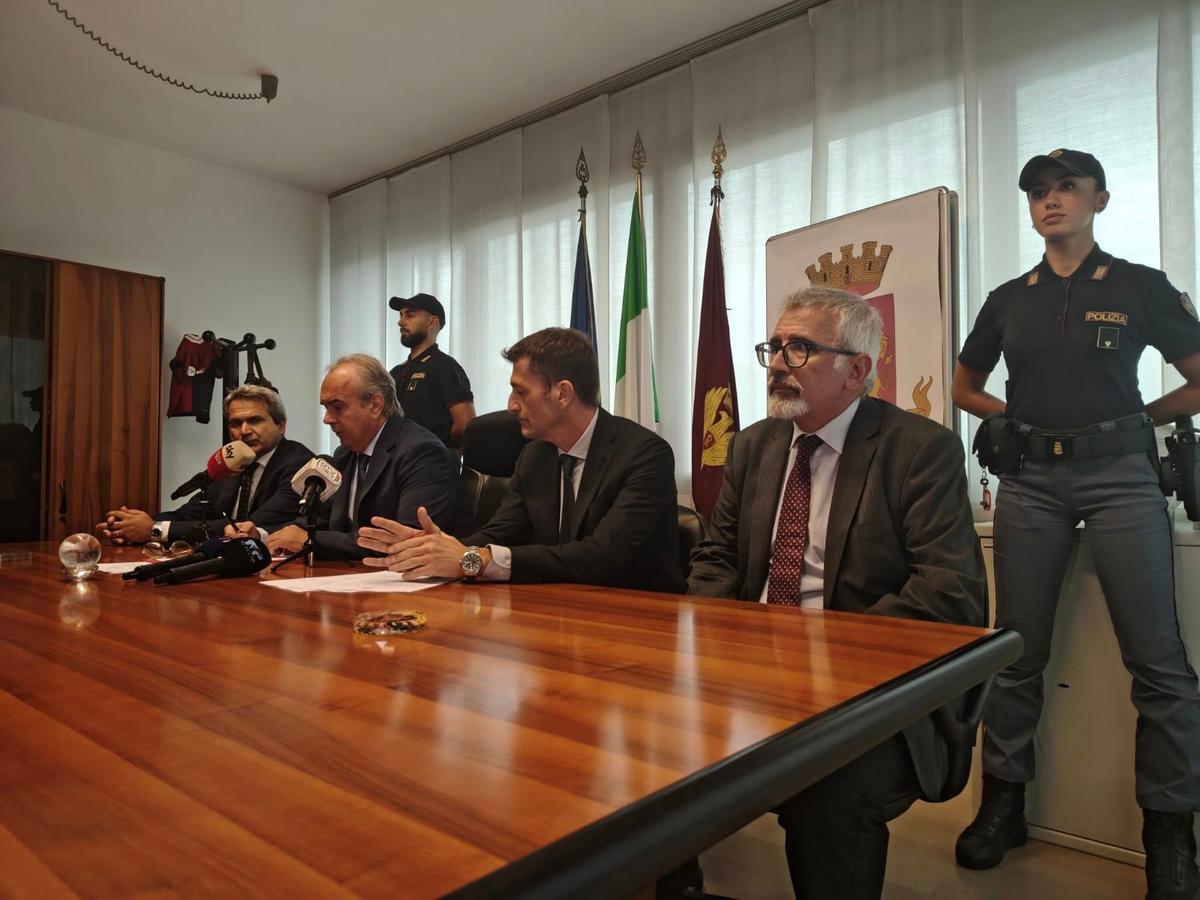 In fuga per mezza Europa dopo l’evasione dalla questura di Prato, Bobo Jiang preso a Barcellona In fuga per mezza Europa dopo l’evasione dalla questura di Prato, Bobo Jiang preso a Barcellona
