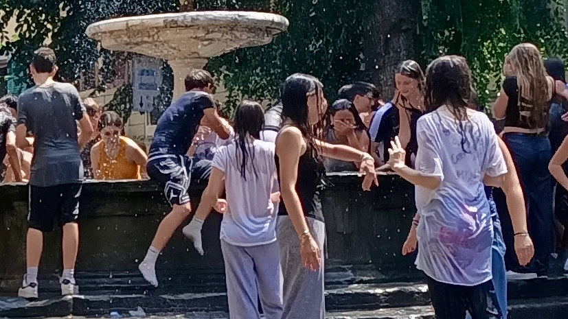 Gavettoni per festeggiare la fine della scuola Gavettoni per festeggiare la fine della scuola