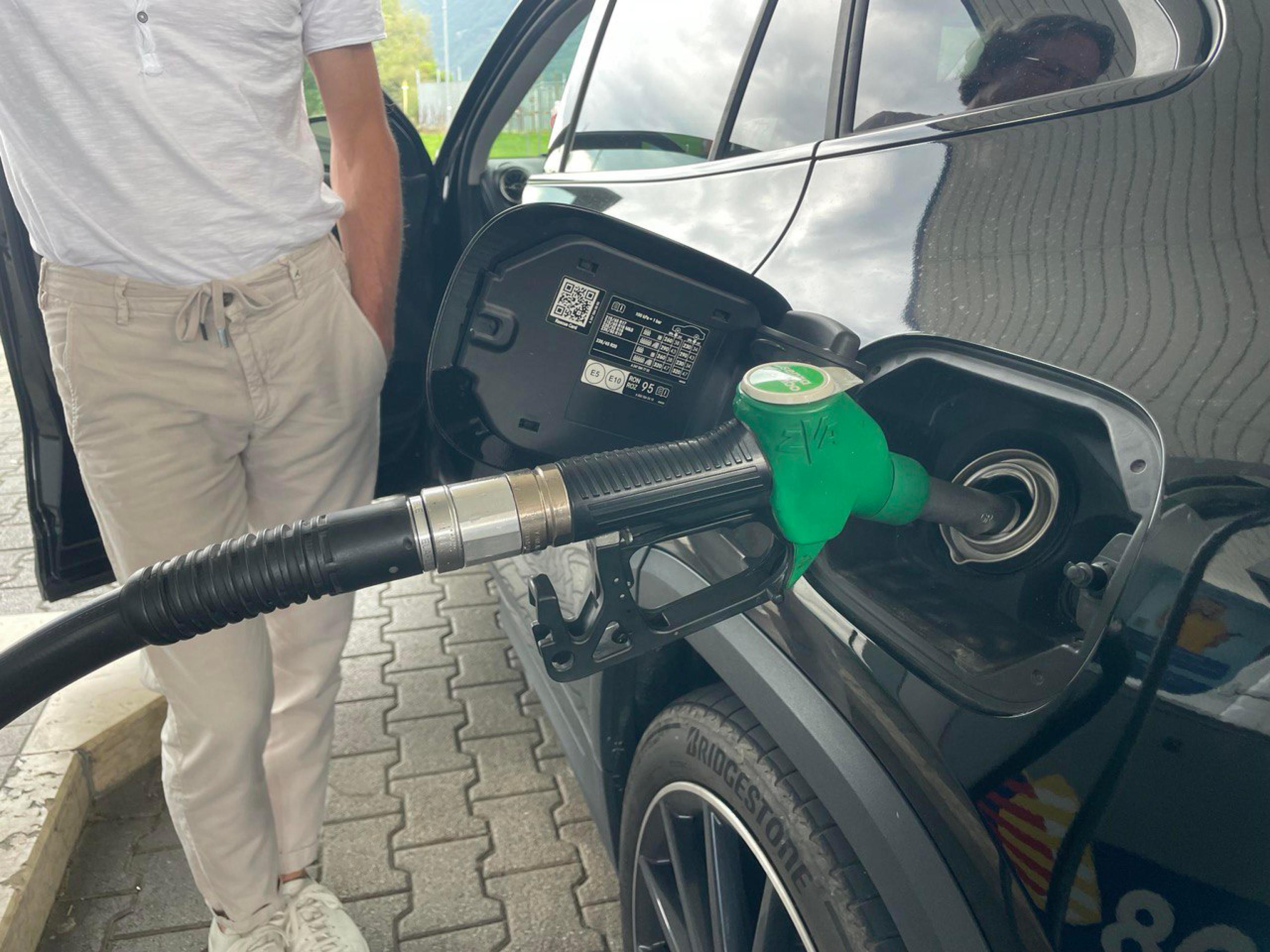 benzina dove costa meno in toscana la mappa del risparmio