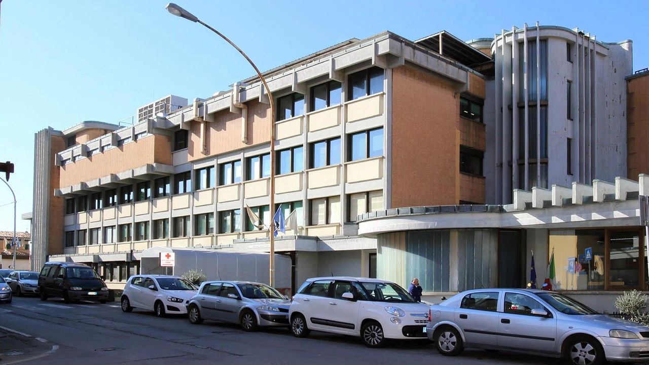 L’ingresso dell’ospedale di Pescia L’ingresso dell’ospedale di Pescia