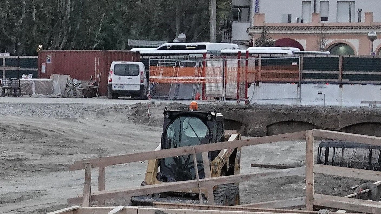 E’ polemica a Fucecchio per il progetto che prevede la costruzione del parcheggio interrato di via Sbrilli: Fratelli d’Italia attacca sui costi che sono lievitati e sull’impatto ambientale che avrà l’opera E’ polemica a Fucecchio per il progetto che prevede la costruzione del parcheggio interrato di via Sbrilli: Fratelli d’Italia attacca sui costi che sono lievitati e sull’impatto ambientale che avrà l’opera