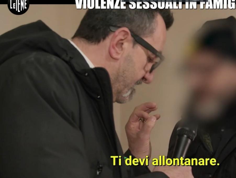 La prende a botte dopo il divieto ad avvicinarla