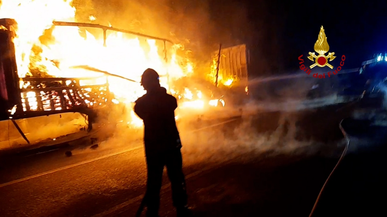 L'intervento dei vigili del fuoco L'intervento dei vigili del fuoco