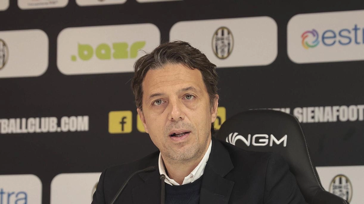 Il ds Simone Guerri parla della strategia della Robur per la stagione 2025/2026, puntando su un allenatore moderno e una rosa giovane. Il ds Simone Guerri parla della strategia della Robur per la stagione 2025/2026, puntando su un allenatore moderno e una rosa giovane.