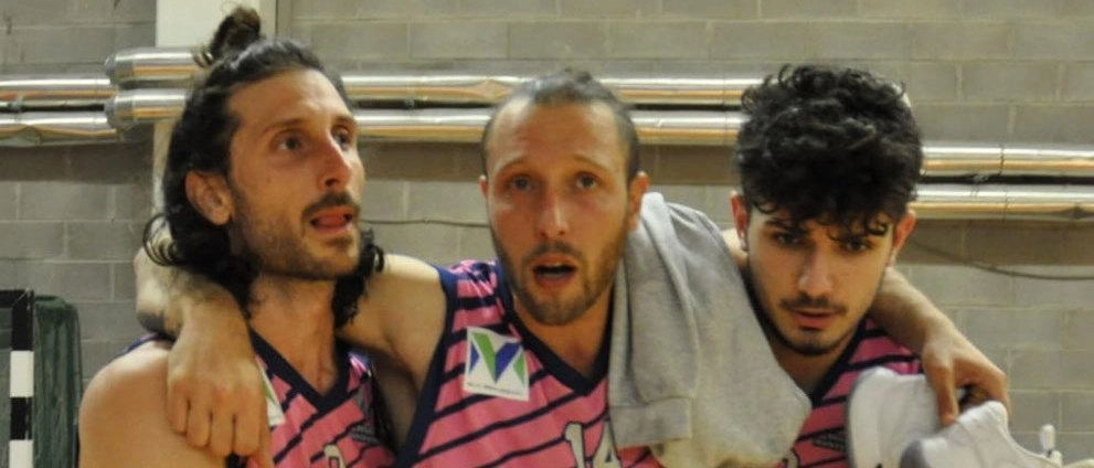 Il Bama basket Altopascio si gioca la salvezza in serie C contro Bottegone Pistoia, con una stagione segnata da sfortuna e infortuni. La squadra deve vincere gara due per evitare la retrocessione.