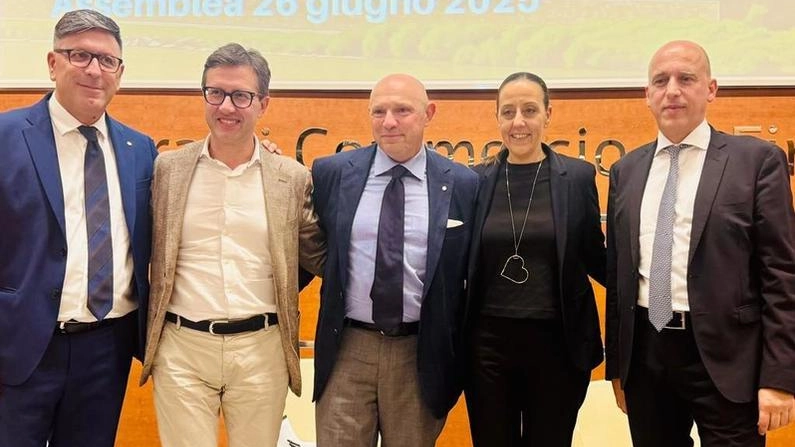 Dario Costantini, presidente nazionale Cna, l’europarlamentare Dario Nardella, il neo presidente Francesco Amerighi, la sindaca Sara Funaro e Giacomo Cioni Dario Costantini, presidente nazionale Cna, l’europarlamentare Dario Nardella, il neo presidente Francesco Amerighi, la sindaca Sara Funaro e Giacomo Cioni