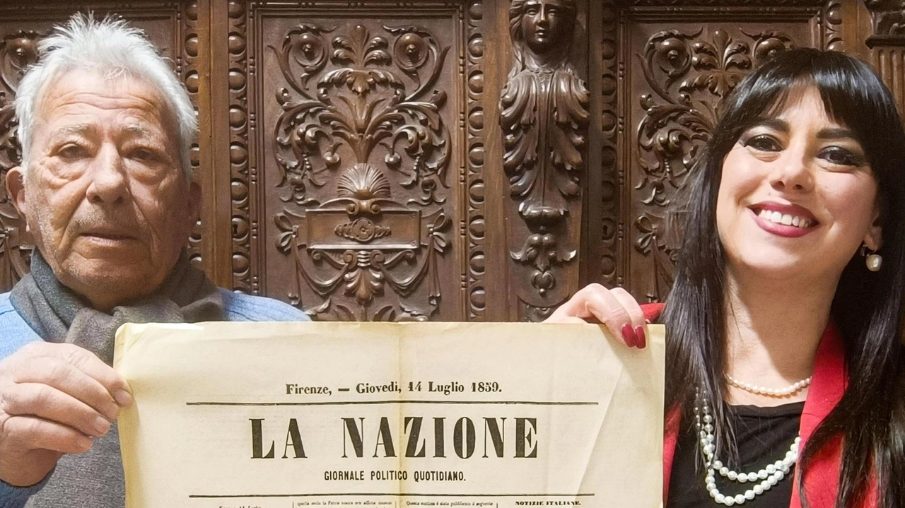 La prima pagina de La Nazione mostrata con orgoglio da Meri Gronchi e Renato Camilli La prima pagina de La Nazione mostrata con orgoglio da Meri Gronchi e Renato Camilli