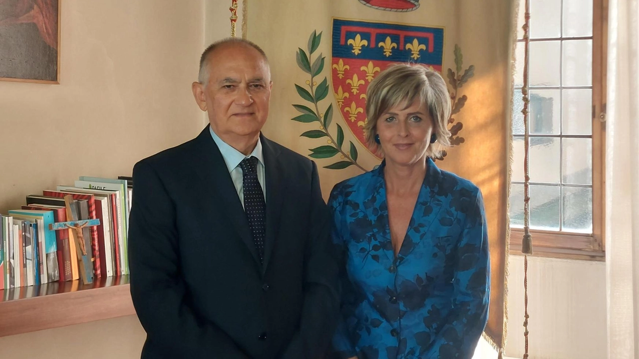 Il commissario Claudio Sammartino ed Erica Mazzetti, deputata di Forza Italia Il commissario Claudio Sammartino ed Erica Mazzetti, deputata di Forza Italia