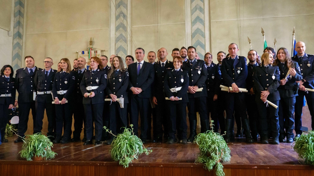 L’attività del comando nei settori viabilità, commercio, movida e nella tutela ambientale. Aumentano ritiri di patente e guida in stato d’ebbrezza. "Troppa distrazione al volante". . L’attività del comando nei settori viabilità, commercio, movida e nella tutela ambientale. Aumentano ritiri di patente e guida in stato d’ebbrezza. "Troppa distrazione al volante". .