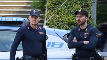 L’omicidio dopo il concerto. Le accuse al secondo indagato: "Ha sferrato un altro pugno"