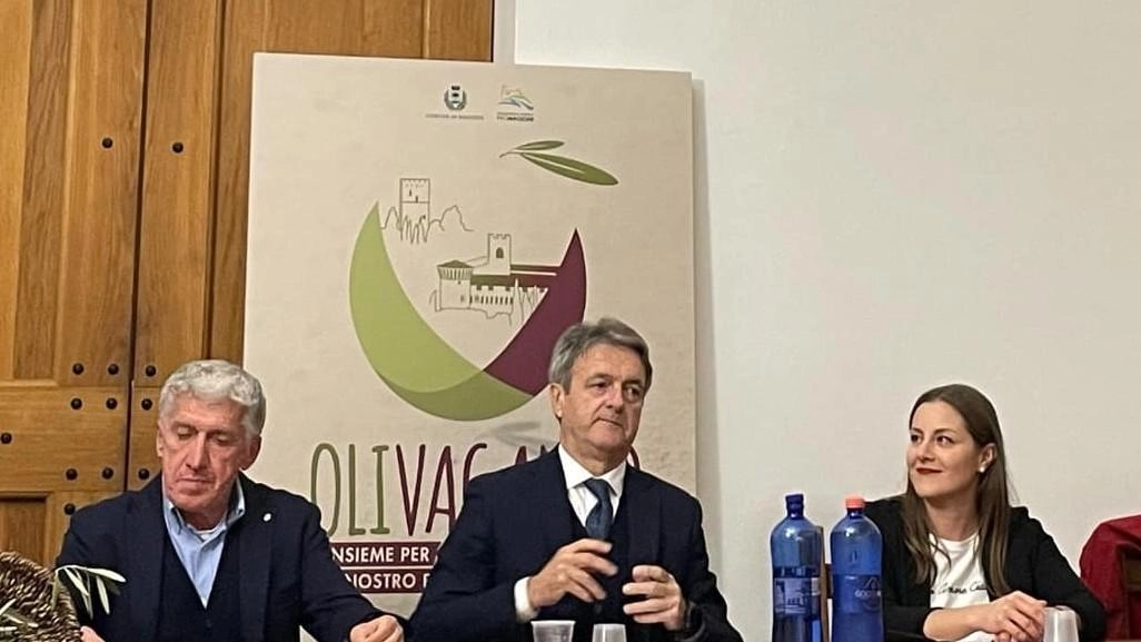 La. presentazione della kermesse dedicata all’olio d’oliva che si terrà nel week end La. presentazione della kermesse dedicata all’olio d’oliva che si terrà nel week end