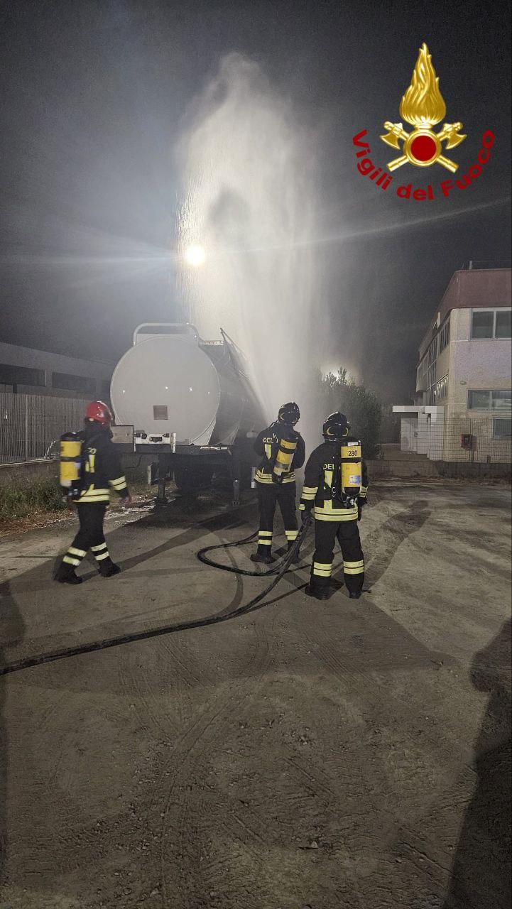 Fuga di gas, paura nella notte. Intossicati due carabinieri Fuga di gas, paura nella notte. Intossicati due carabinieri