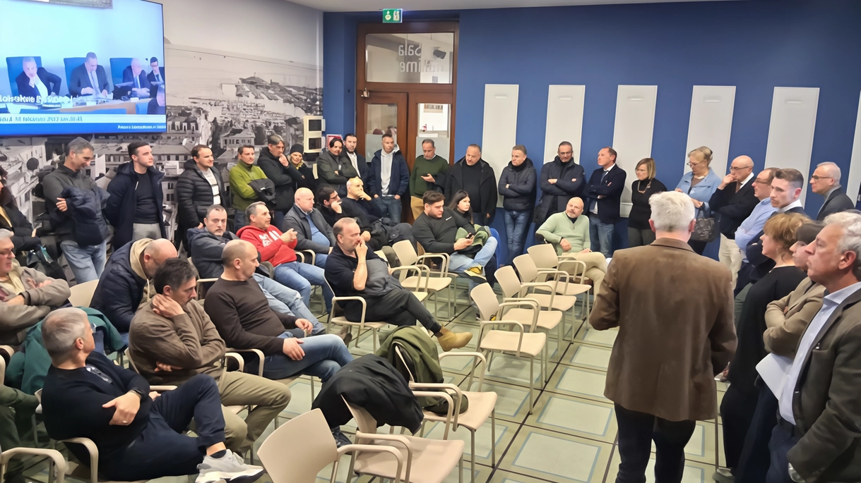 L’ultima trovata: un bagno chimico ai giardini per tutti i conducenti. Cub Trasporti presenta un esposto all’Asl: "Situazione pessima". I sindacati non ci stanno: "Azienda allo sbando, troppe faide interne". L’ultima trovata: un bagno chimico ai giardini per tutti i conducenti. Cub Trasporti presenta un esposto all’Asl: "Situazione pessima". I sindacati non ci stanno: "Azienda allo sbando, troppe faide interne".