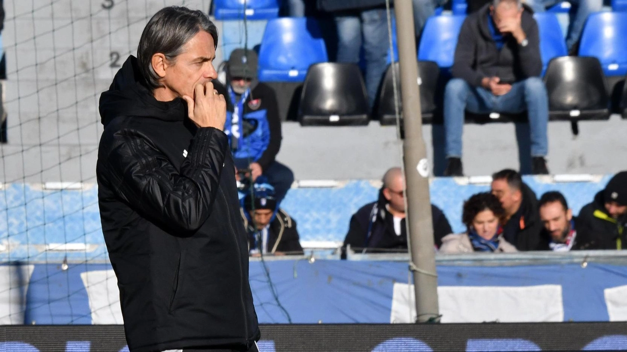 Filippo Inzaghi, 51 anni, mentre dirige la squadra dalla panchina. Sotto Vitali Kutuzov Filippo Inzaghi, 51 anni, mentre dirige la squadra dalla panchina. Sotto Vitali Kutuzov