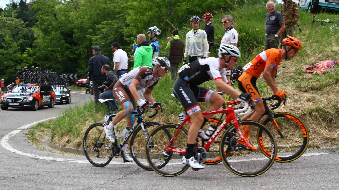 Un passaggio del Giro d’Italia (foto di archivio)