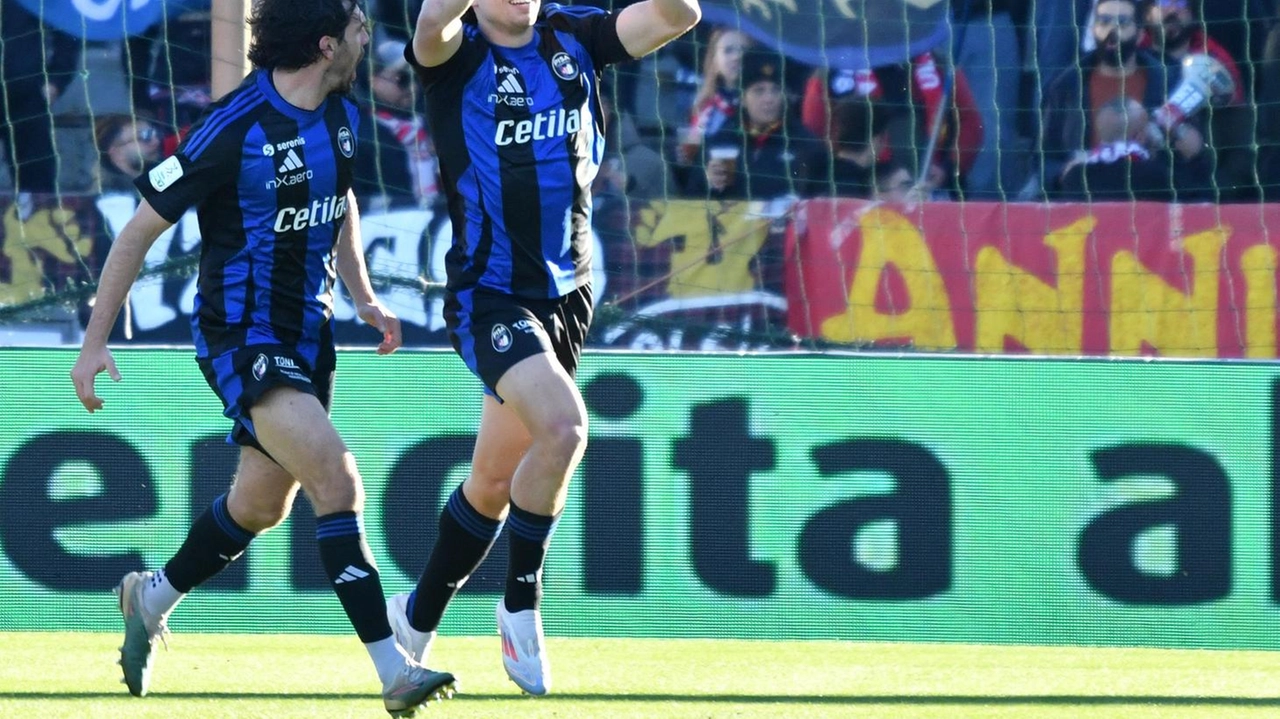 Alexander Lind dopo il gol contro il Cosenza (. foto Alive Alexander Lind dopo il gol contro il Cosenza (. foto Alive
