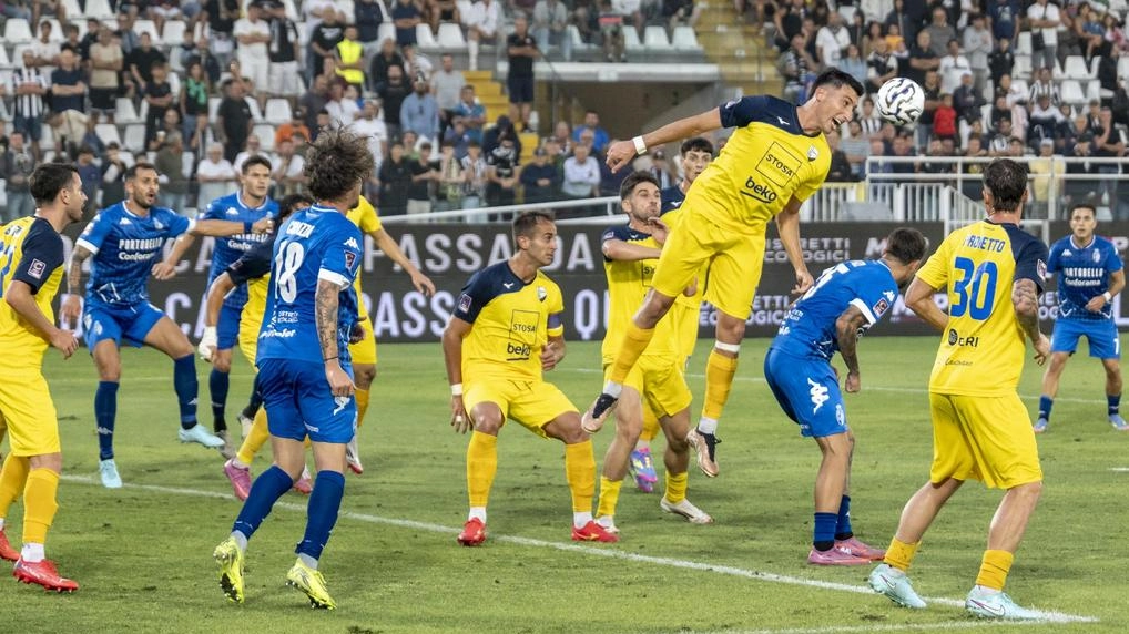Dopo due giorni di meritato riposo per smaltire le fatiche di Ascoli torna in campo oggi la Pianese che mette... Dopo due giorni di meritato riposo per smaltire le fatiche di Ascoli torna in campo oggi la Pianese che mette...