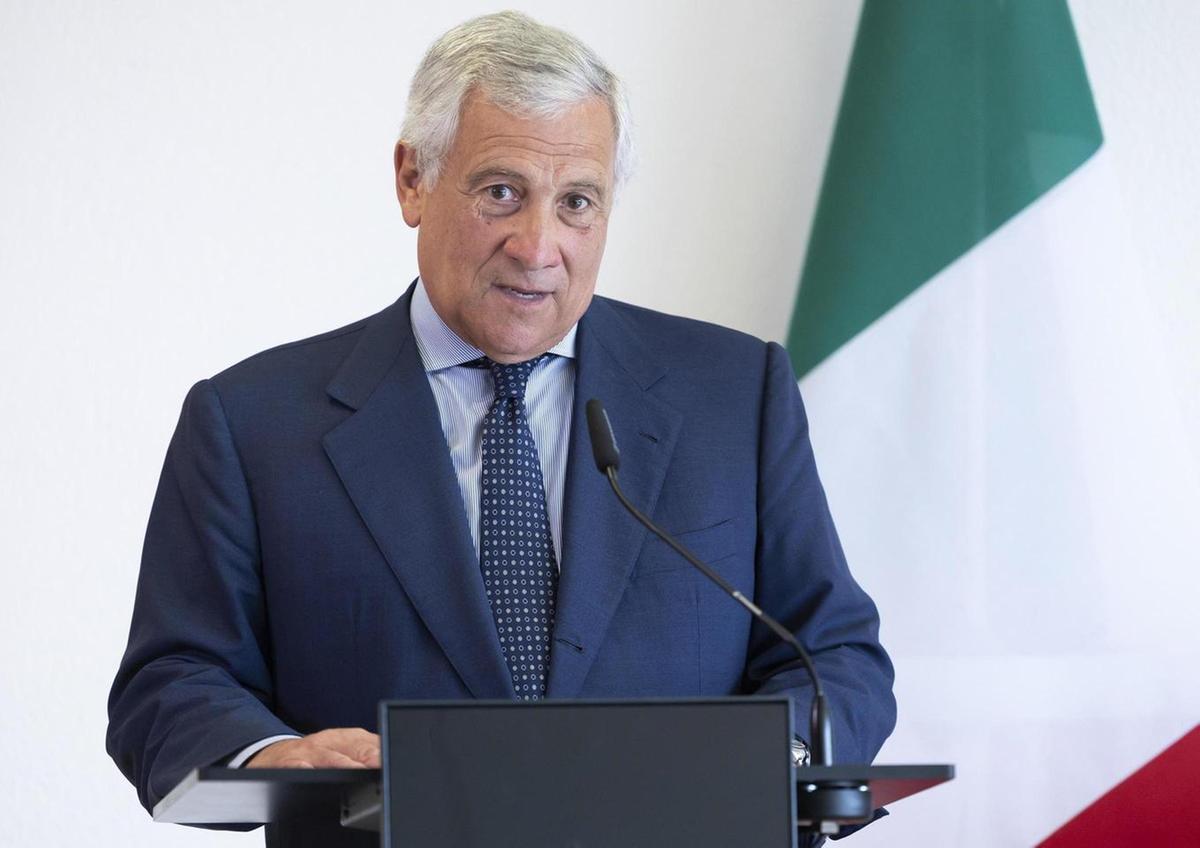 Tajani: "Uomo perbene. Per anni è stato con me" Tajani: "Uomo perbene. Per anni è stato con me"