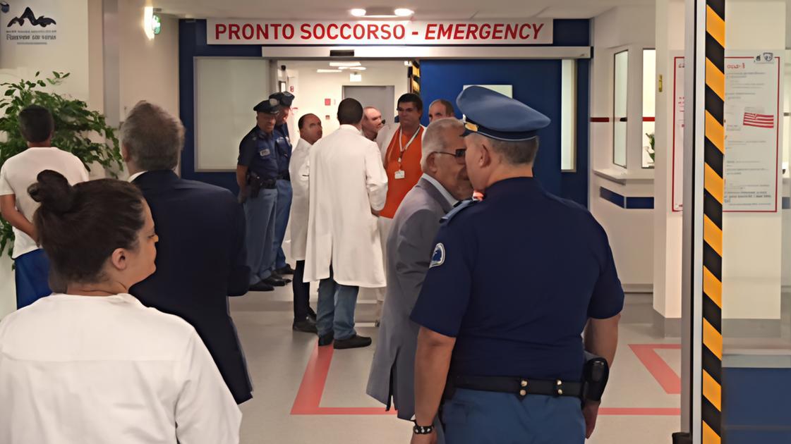 ‘non la lascio sola e terrorizza il pronto soccorso caos all ospedale san giuseppe