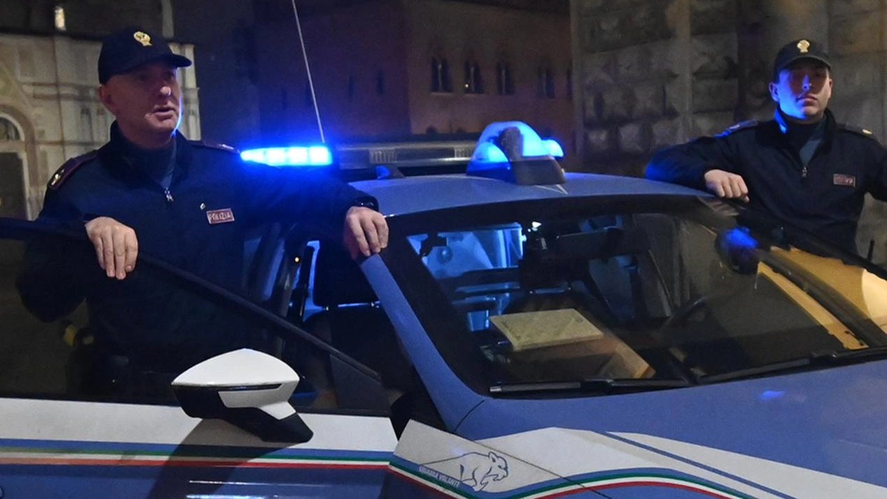 Un controllo di una pattuglia della polizia Un controllo di una pattuglia della polizia